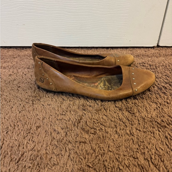 BORN LOLA FLATS BROWN LEATHER LOAFERS SLIP ON Studded SHOES 9 - Picture 2 of 12